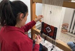 Bir zamanlar mücevher gibi saklanıyordu! Hakkarili kadınlar asırlık motifleri kazanca dönüştürdü: Talep yağıyor