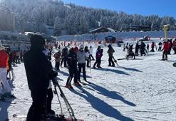 Uludağ'da sömestir rekoru! 15 günde 230 bin kişi akın etti, gişeler kilitlendi