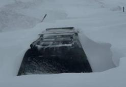 Sivas'ta 2 metrelik kar fırtınası! Araçlar gömülüp kayboldu