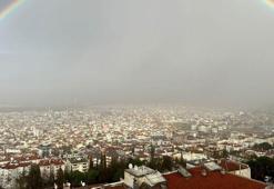 Bursa'da görsel şölen! Dev gökkuşağı kenti 'kar küresine' çevirdi