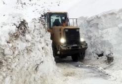 Bitlis Hizan’da çığ tehlikesi nedeniyle karla mücadele çalışmaları durduruldu