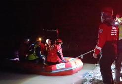 Edirne’de Meriç Nehri kıyısında mahsur kalan 2 işçi kurtarıldı