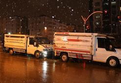 Erzurum Yakutiye'de 3 aracın karıştığı kazada 9 kişi yaralandı