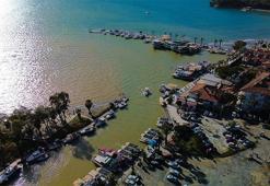 Akyaka sahilinde alışılmadık görüntü: Deniz rengi değişti