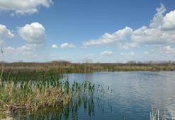 Yoğun kar yağışı Eber Gölü ve kiraza umut oldu