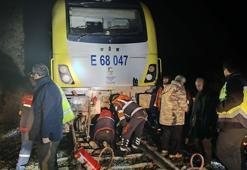 Balıkesir'de yolcu treni düşen kaya nedeniyle raydan çıktı