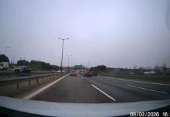 Sancaktepe TEM Otoyolu’nda kamyonet polis aracına çarptı