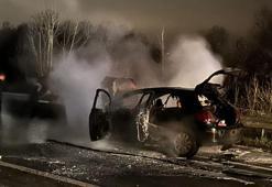 Akyazı'da yangın çıkan otomobil kullanılamaz hale geldi