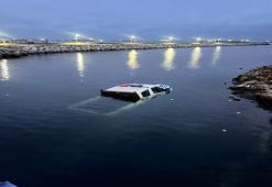 Zabıta aracı bariyeri aştı: Şoför ve personel yara almadan çıktı