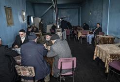 Erzurumluların örnek kahvehanesi! Mekanın müdavimlerini çay, sohbet ve satranç buluşturuyor