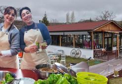 İki kız kardeş işsiz kalınca kendi işini kurdu! 3 masa ile başladılar, şimdi kapısında kuyruk oluyor