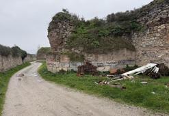 Bursa'da 2 bin yıl sonra yazıldı: Tarihi surlarda görüldü