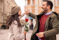 Kadınlara Özel Sevgililer Günü Hediyeleri: 14 Şubat'ta Kadınları Şaşırtacak Romantik Hediye Fikirleri & Önerileri