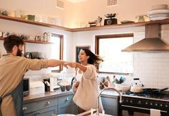 14 Şubat'a Özel Romantik Akşam Yemeği Tarifleri: Evde Mum Işığında Hazırlanacak Şık Menü Fikirleri