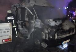 Benzin döktü, hem annesinin hem de kız arkadaşının aracını yaktı