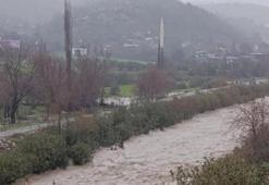 Adana’da birden bastırdı, kabusa döndü! Kozan, Feke ve Saimbeyli'de yollar kapandı