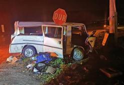 Karacabey'de kamyon ile minibüs çarpıştı: 2 yaralı