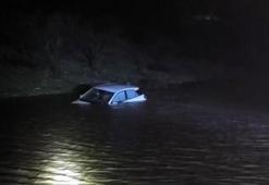 Gölbaşı'da sele yakalanan araç suya gömüldü