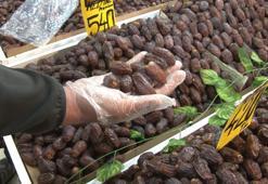 Eskişehir'de Ramazan mesaisi: Sofraların baş tacı hurma ve helva kapış kapış gidiyor!