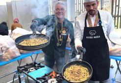 Ege'de Karadeniz rüzgarı! Muğla'da binlerce kişi hamsi kuyruğuna girdi