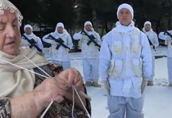 Sabahat teyzenin ördüğü 400 bere Mehmetçik’in yüreğini ısıttı