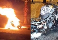 Park halindeki motosiklet alev alev yanarak hurdaya döndü