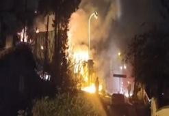 Üsküdar'da gece alevlerle aydınlandı: 1 bina tamamen kül oldu