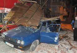 Manisa’da fırtına minarenin külahını uçurdu, 100’den fazla ağaç devrildi