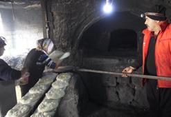 İmece usulü yapıp satıyorlar! Kendi buğdaylarını öğütüp kazanca dönüştürdüler