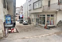 Evde buluşup sokakta öldüler! Ölüm genç kadını terlikleri çıkınca yakaladı