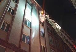 Silivri gece yarısı ayağa kalktı: Bina girişinde birden alev aldı