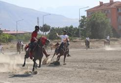 Atlar şahlandı, meydan ısındı! Erzincan’da ata sporu cirit nefes kesti