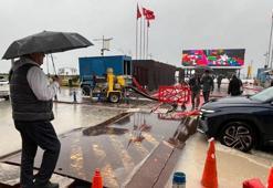 Sağanak yağış İzmir’de 'Venedik'i andıran manzaralar oluşturdu