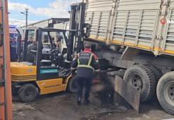 Nazilli'de korkunç kaza! Tamir ettikleri kamyonun kasası üzerlerine düştü