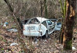 Cide’de otomobil şarampole yuvarlandı, 3 kişi yaralandı