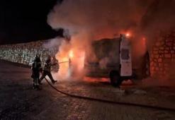 Seyir halindeyken hasta nakil aracı alev aldı: Yatalak hasta kurtarıldı