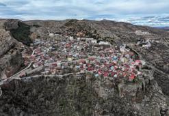 Türkiye'nin en yaşlı ilçesi en stratejik noktada! Yüzde 70'i 60 yaş üstü: Belediye yardım ediyor