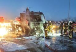 Eyüpsultan’da seyir halindeki TIR küle döndü