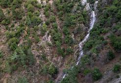 Manisa’da doğa yeniden canlandı! Yağışlar sonrası Spil’de mucize: Kuruyan şelale geri döndü