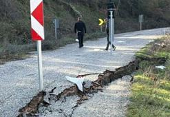 Balıkesir Savaştepe’de heyelanda mahalle yolu ulaşıma kapandı