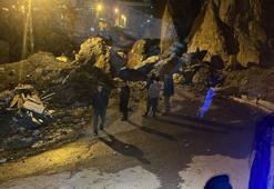 Hakkari'de yoğun kar yağışı nedeniyle dev kayalar mahalle yoluna düştü