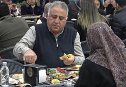 Adana’da ilk iftarda kebapçı akını! Masalar doldu taştı