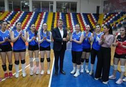 Adıyaman'ın gururu oldular! Kadın voleybol takımı namağlup şampiyon
