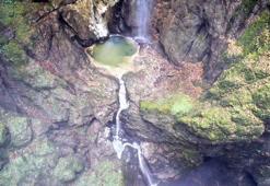 Kastamonu’nun gizli cennet köşesi! İçerisinde şelale akan Karadeniz'in en derin mağarası görenleri mest ediyor