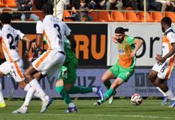 Alanyaspor evinde Başakşehir karşısında kötü başladı kötü bitirdi: 1-2