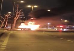 Seyir halinde alev aldı: İstanbul'da caddede korku dolu anlar!