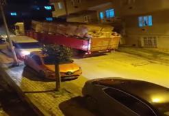 Yokuş aşağı can alıyordu: Tuğla yüklü kamyon iki aracı altına aldı!