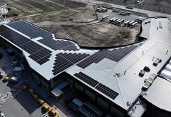 Isparta otogarı enerjisini güneşten alacak! Çatıya paneller yerleşmeye başladı: Elektrik faturasından tasarruf edilecek