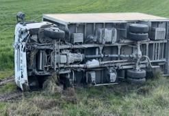 Arnavutköy'de feci kaza! Kamyonet tarlaya uçtu