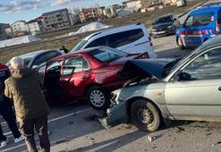 Muş’ta zincirleme kazada 4 araç birbirine girdi